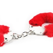 Fluffy Handcuffs Red – Puszyste Kajdanki Erotyczne z Futerkiem | Z Kluczykami