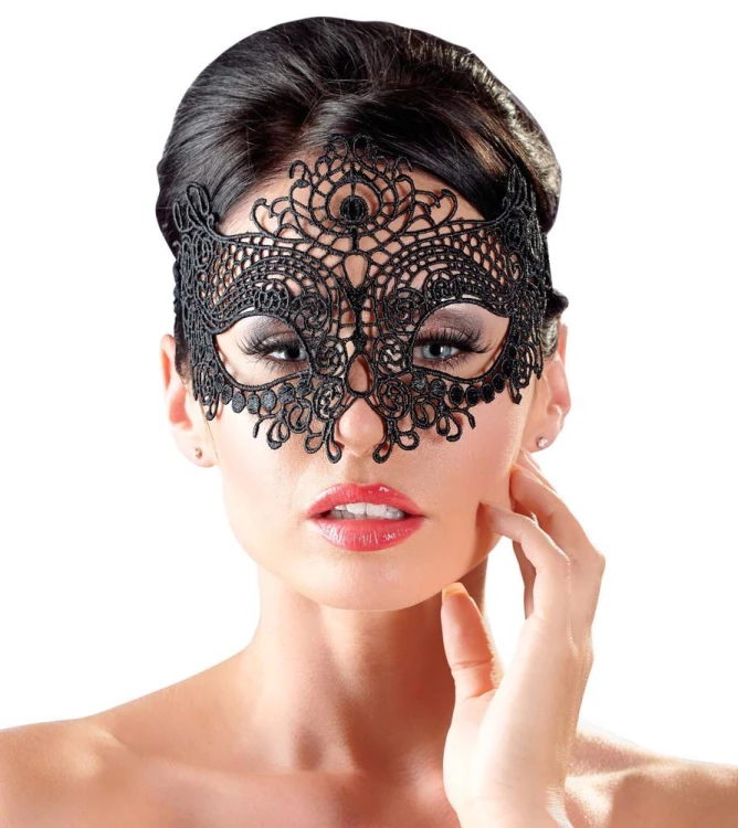 Embroidered Elegance – delikatna haftowana maska z koronkową wstążką