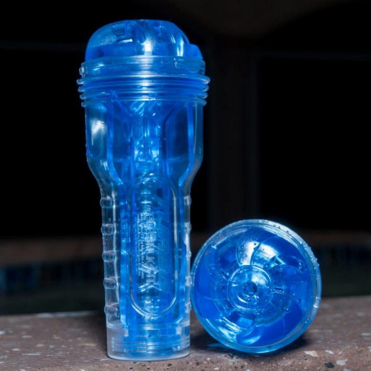 Fleshlight Turbo Thrust Blue Ice przezroczysty masturbator męski z efektem deep throat